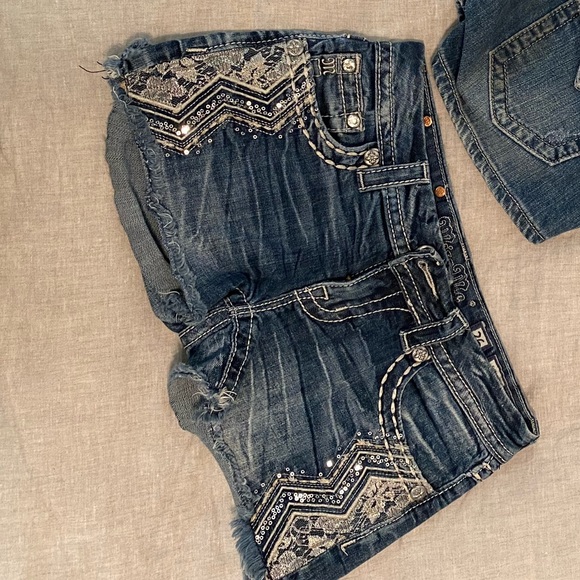 MissMe Jean Shorts - Picture 2 of 2